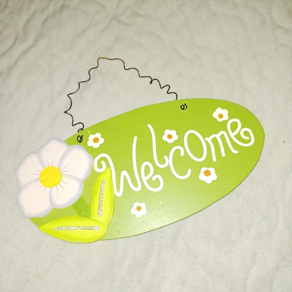 Vintage Spring "Welcome" Sign - Picture 2 of 7
